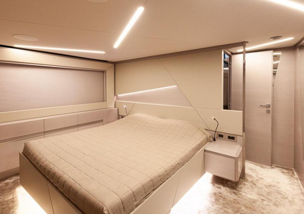 Pershing 7 X | Jacht makelaar | Shipcar Yachts Pershing 7 X | Jacht makelaar | Shipcar Yachts