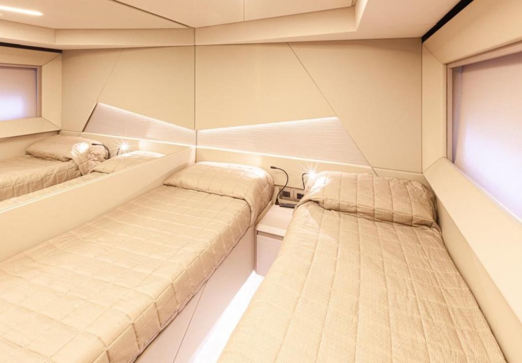 Pershing 7 X | Jacht makelaar | Shipcar Yachts Pershing 7 X | Jacht makelaar | Shipcar Yachts