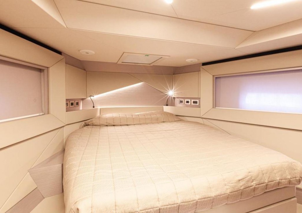 Pershing 7 X | Jacht makelaar | Shipcar Yachts Pershing 7 X | Jacht makelaar | Shipcar Yachts