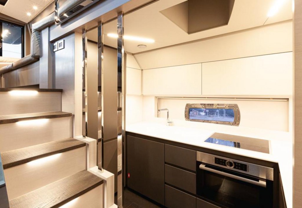 Pershing 7 X | Jacht makelaar | Shipcar Yachts Pershing 7 X | Jacht makelaar | Shipcar Yachts