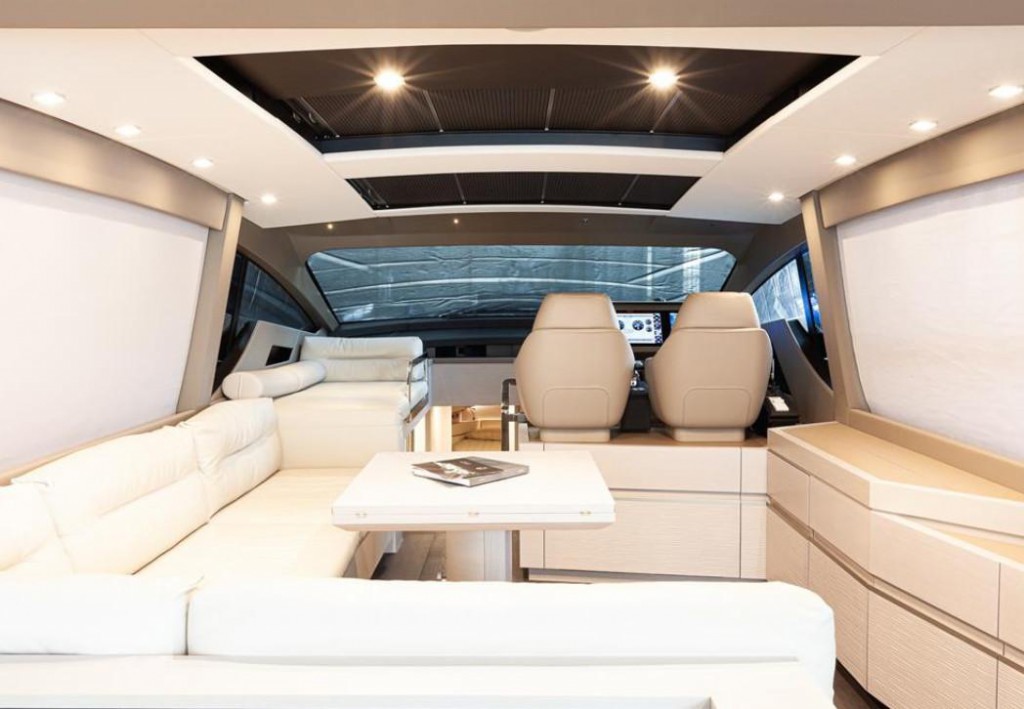 Pershing 7 X | Jacht makelaar | Shipcar Yachts Pershing 7 X | Jacht makelaar | Shipcar Yachts