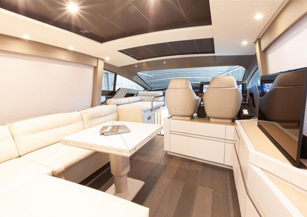 Pershing 7 X | Jacht makelaar | Shipcar Yachts Pershing 7 X | Jacht makelaar | Shipcar Yachts