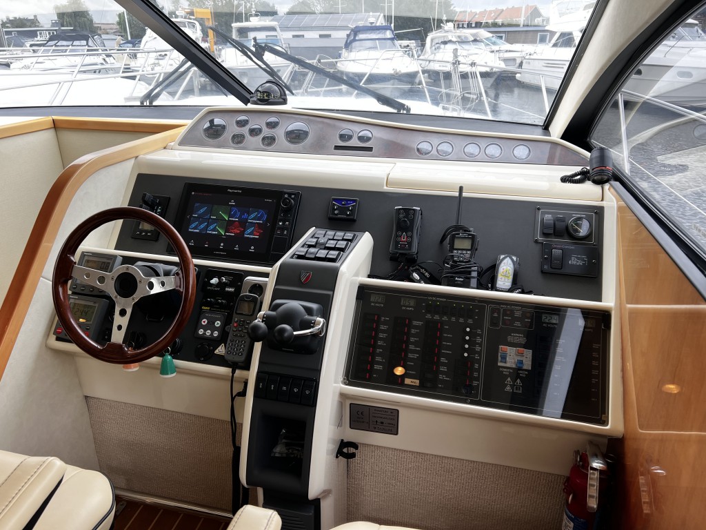 Fairline Phantom 46 | Jacht makelaar | Shipcar Yachts
