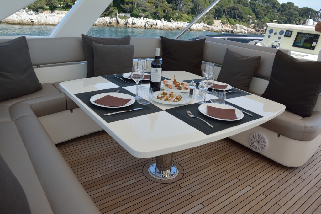 Ferretti 800 HT | Jacht makelaar | Shipcar Yachts