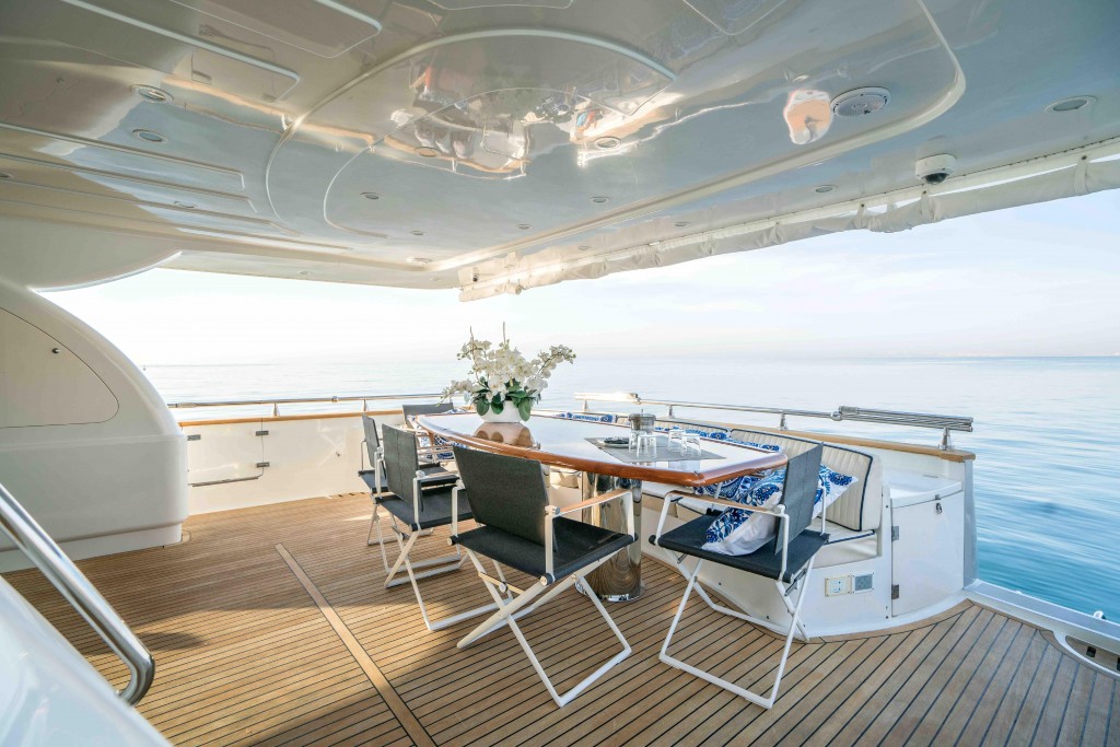 Astondoa  GLX 95 | Jacht makelaar | Shipcar Yachts