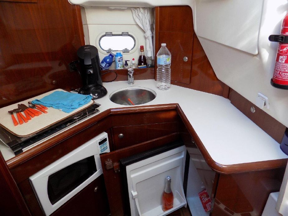 Jeanneau Prestige 32 Fly | Jacht makelaar | Shipcar Yachts