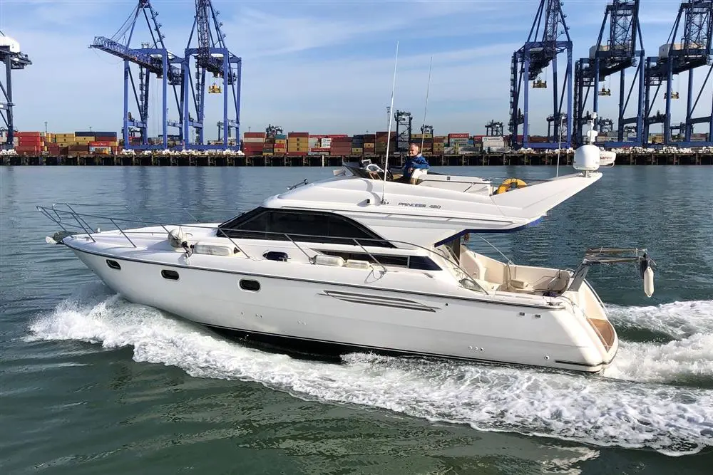 Princess 420 Fly | Jacht makelaar | Shipcar Yachts