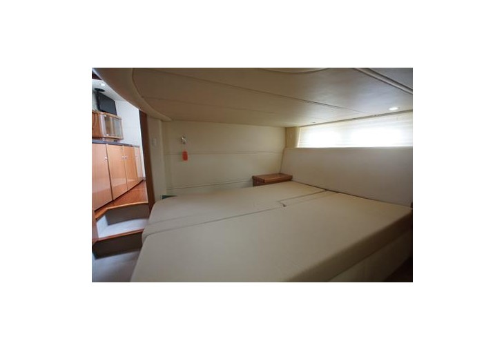 Sealine S42 | Jacht makelaar | Shipcar Yachts